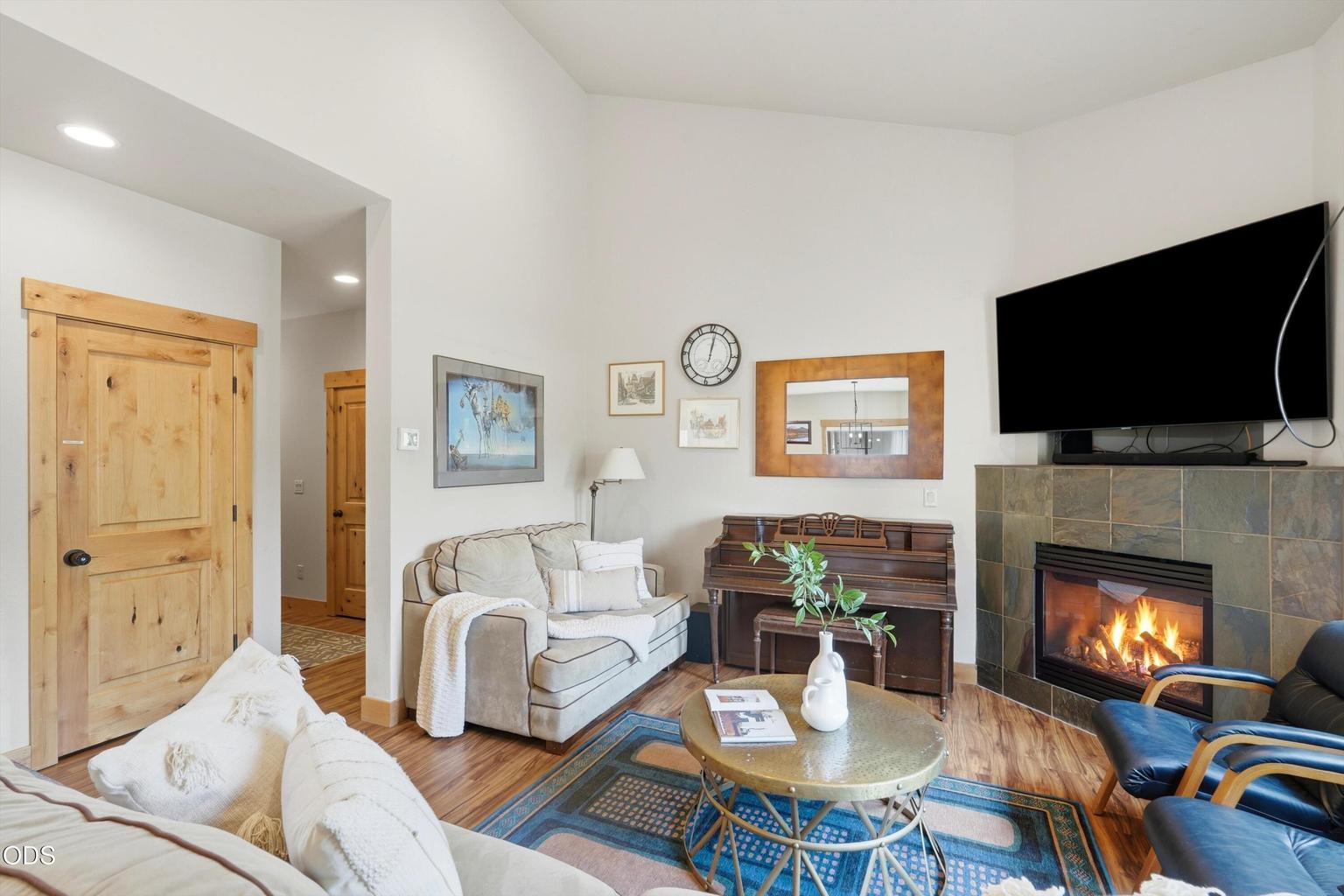 Photo of 2737 NW Skyliners Road 3 of 36