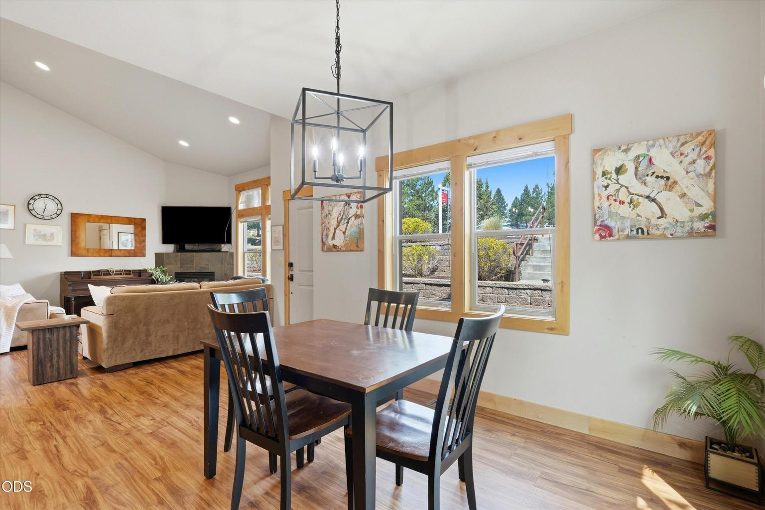 Photo of 2737 NW Skyliners Road 4 of 36
