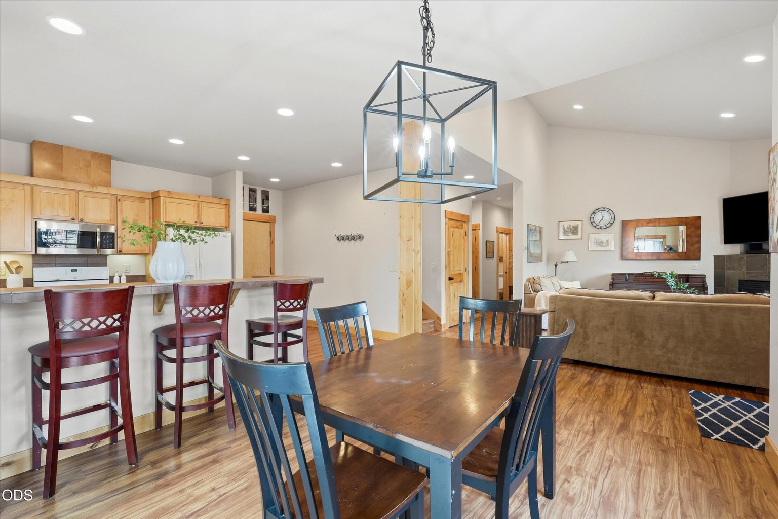 Photo of 2737 NW Skyliners Road 8 of 36