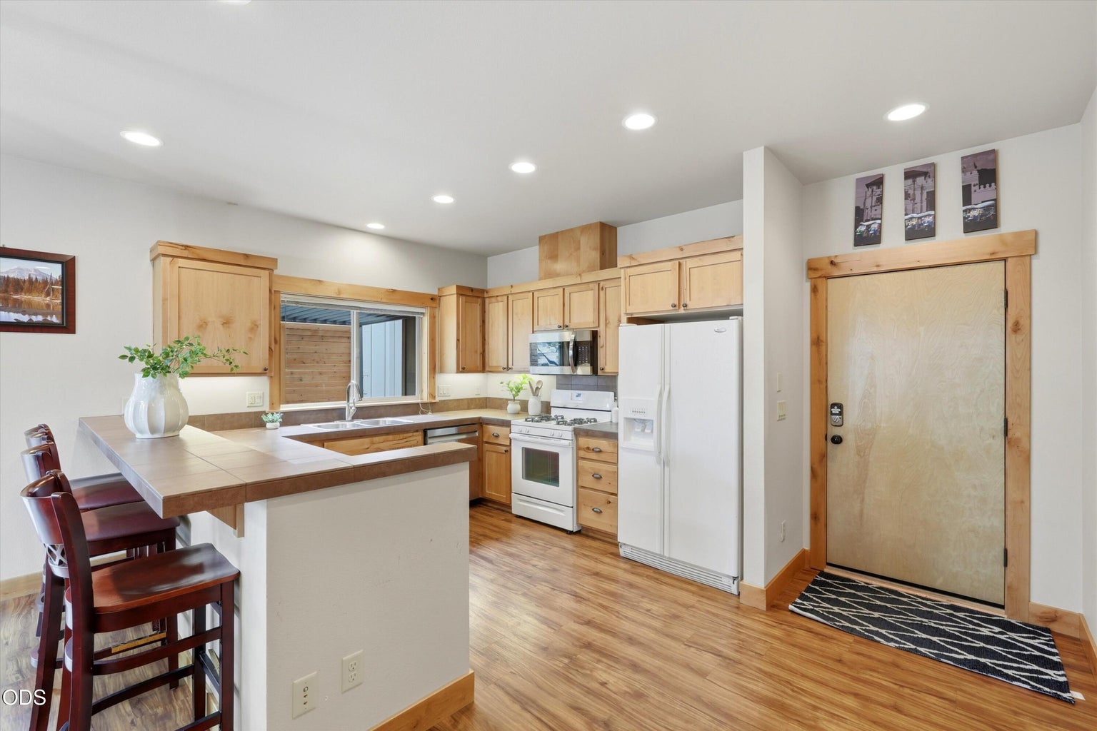 Photo of 2737 NW Skyliners Road 9 of 36