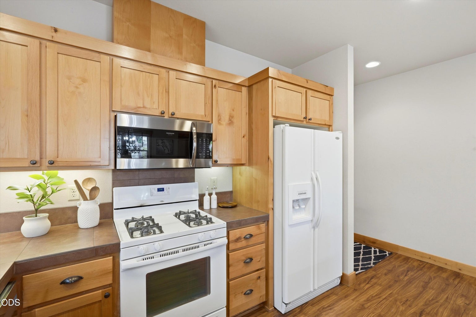 Photo of 2737 NW Skyliners Road 12 of 36