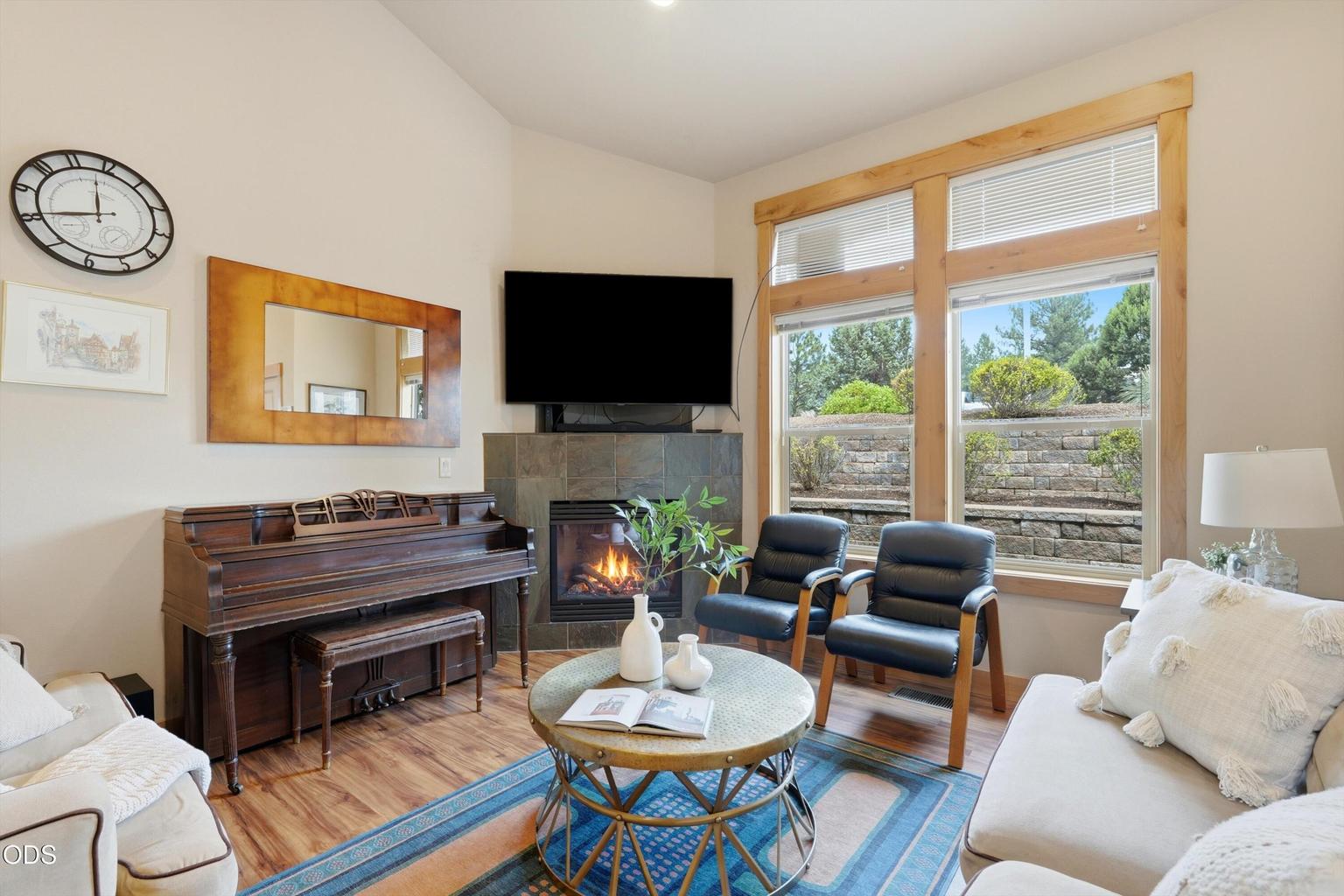 Photo of 2737 NW Skyliners Road 13 of 36
