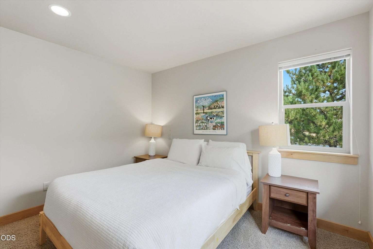 Photo of 2737 NW Skyliners Road 19 of 36