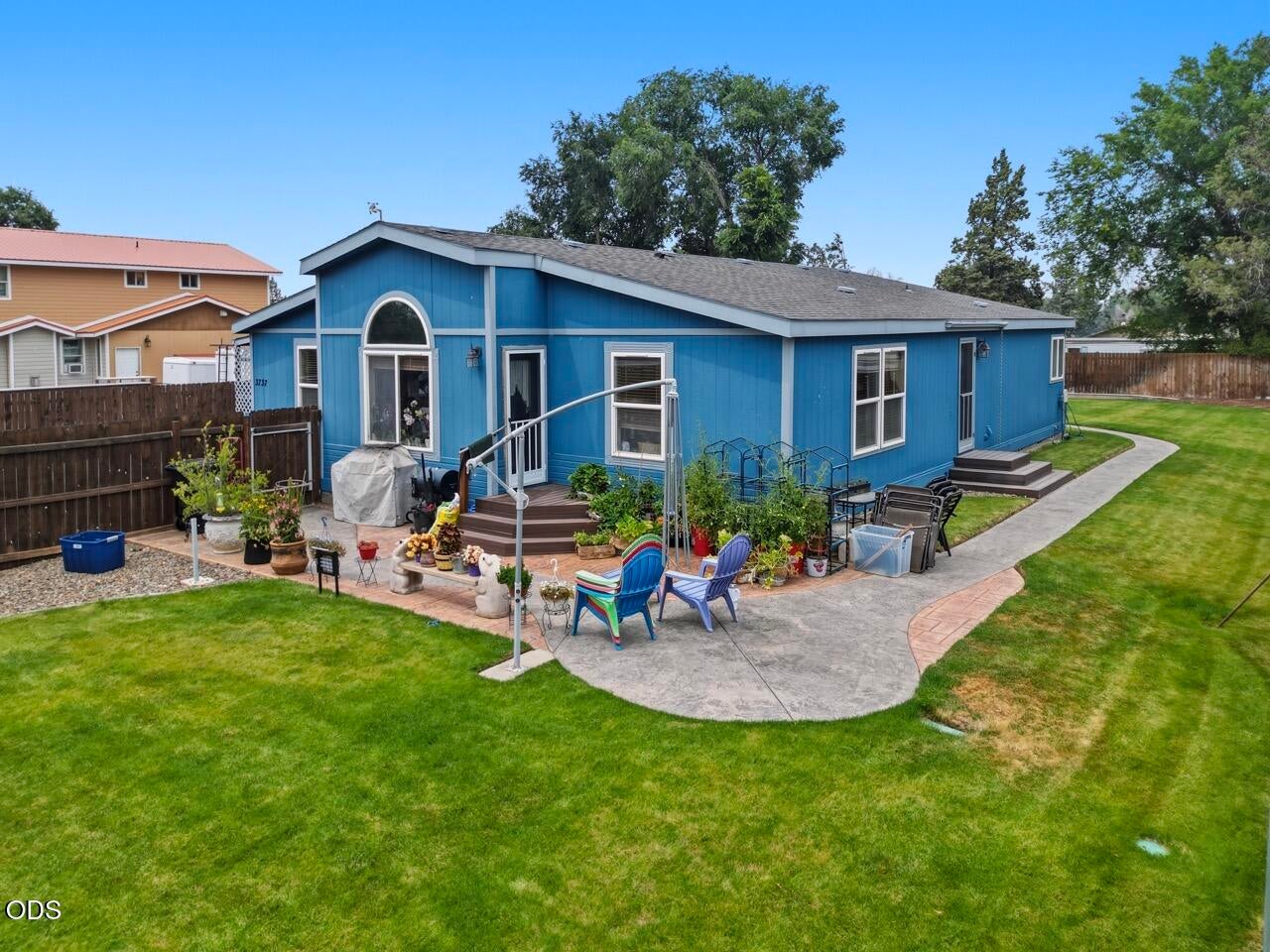 Photo of 3737 NW Oak Avenue 1 of 38