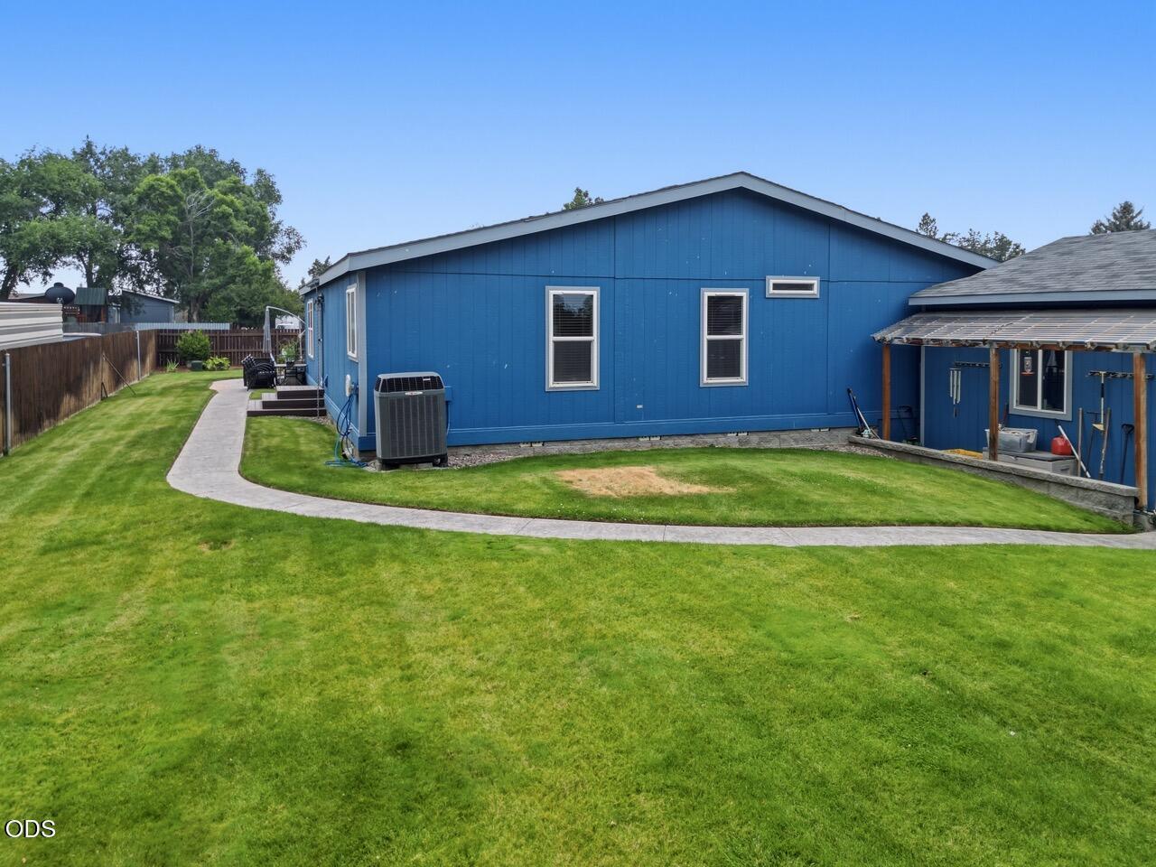 Photo of 3737 NW Oak Avenue 30 of 38