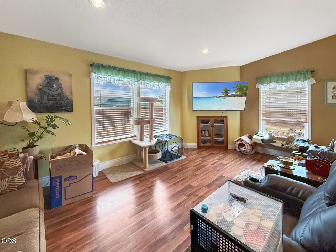 Photo of 3737 NW Oak Avenue 5 of 38