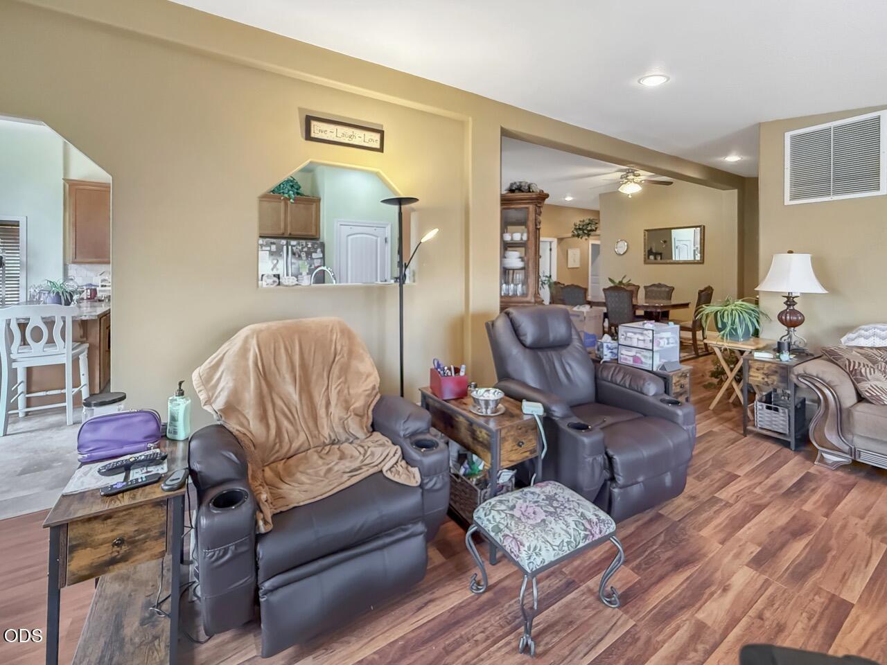 Photo of 3737 NW Oak Avenue 6 of 38
