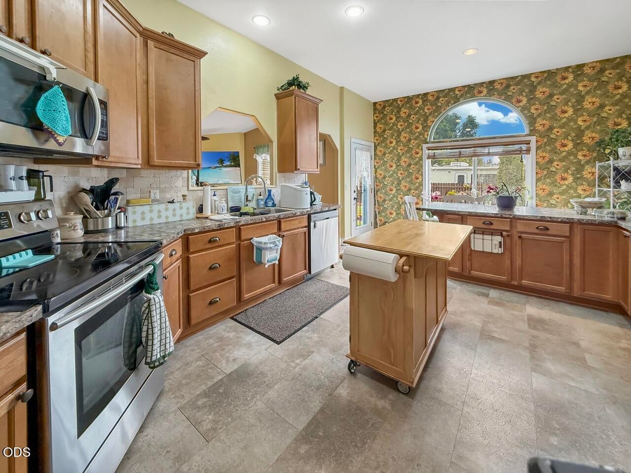 Photo of 3737 NW Oak Avenue 7 of 38