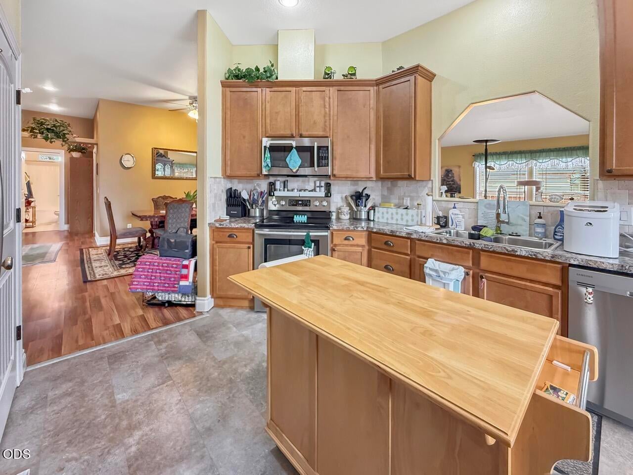Photo of 3737 NW Oak Avenue 9 of 38