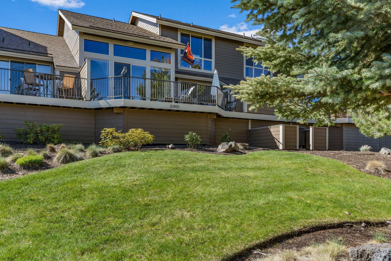 Photo of 10869 Village Loop 27 of 38