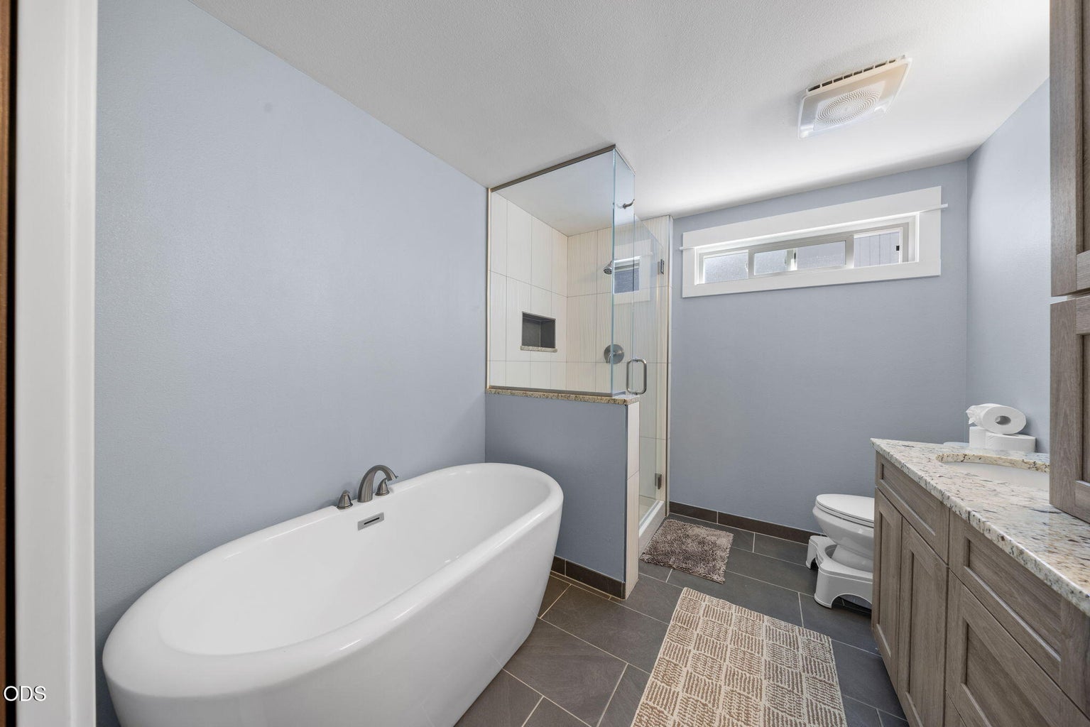 Photo of 2197 NW Kingwood Avenue 19 of 47