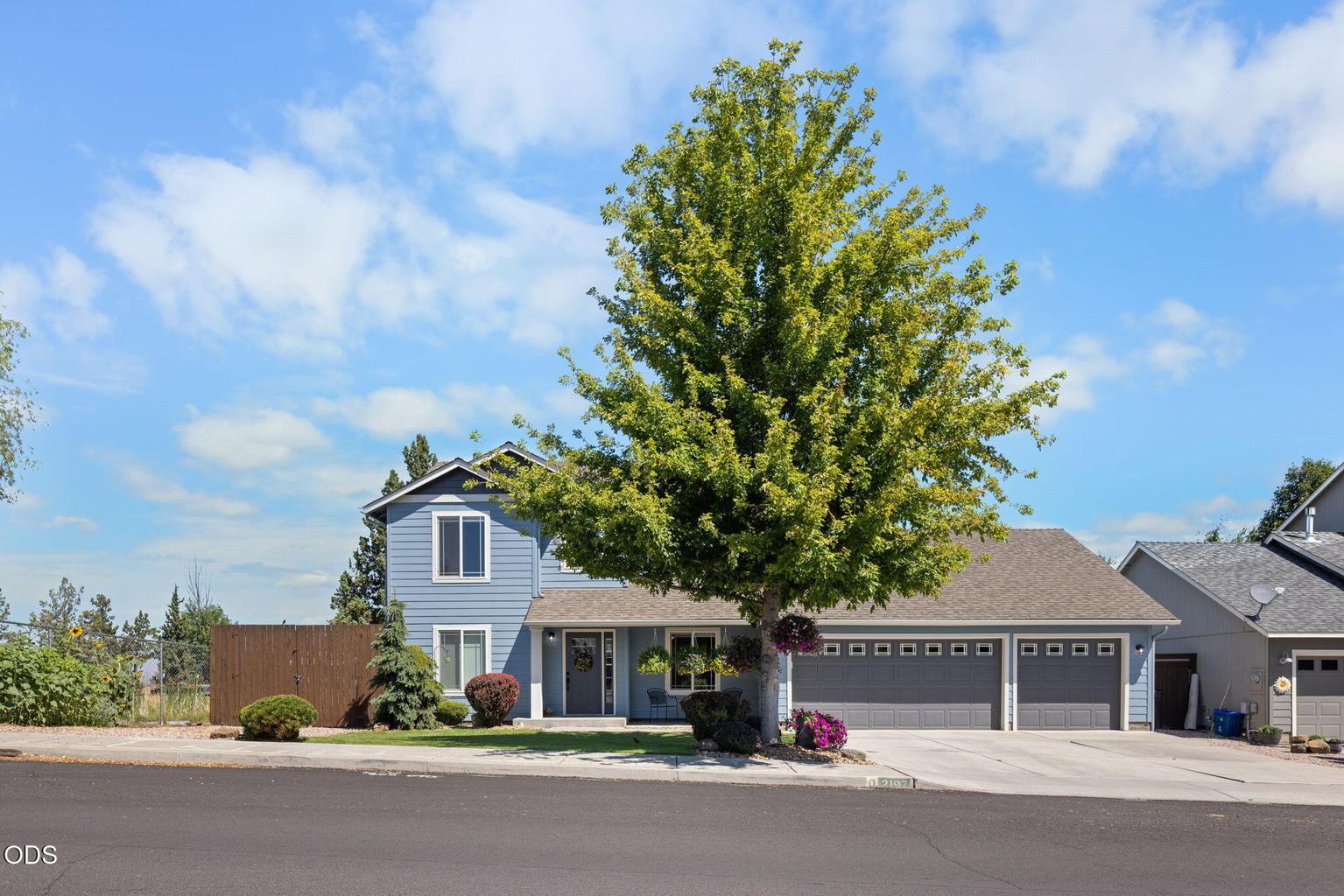 Photo of 2197 NW Kingwood Avenue 3 of 47