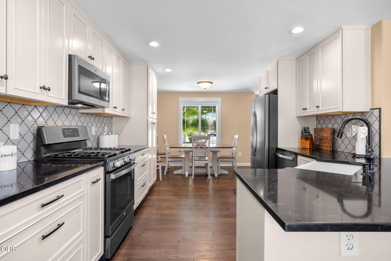 Photo of 2197 NW Kingwood Avenue 9 of 47