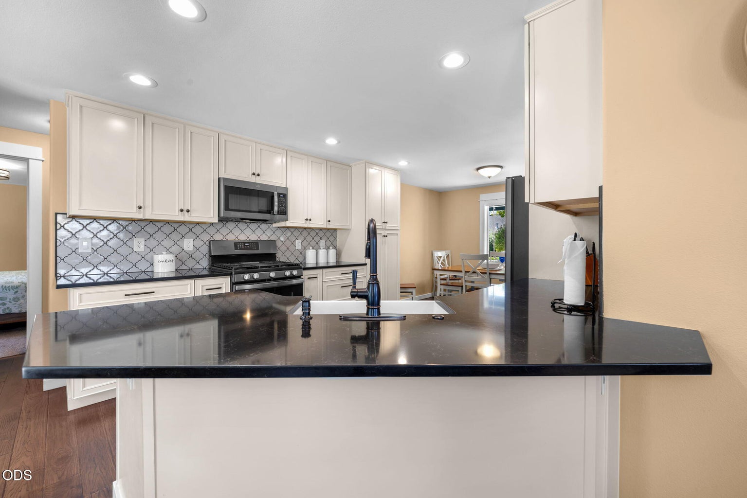 Photo of 2197 NW Kingwood Avenue 10 of 47