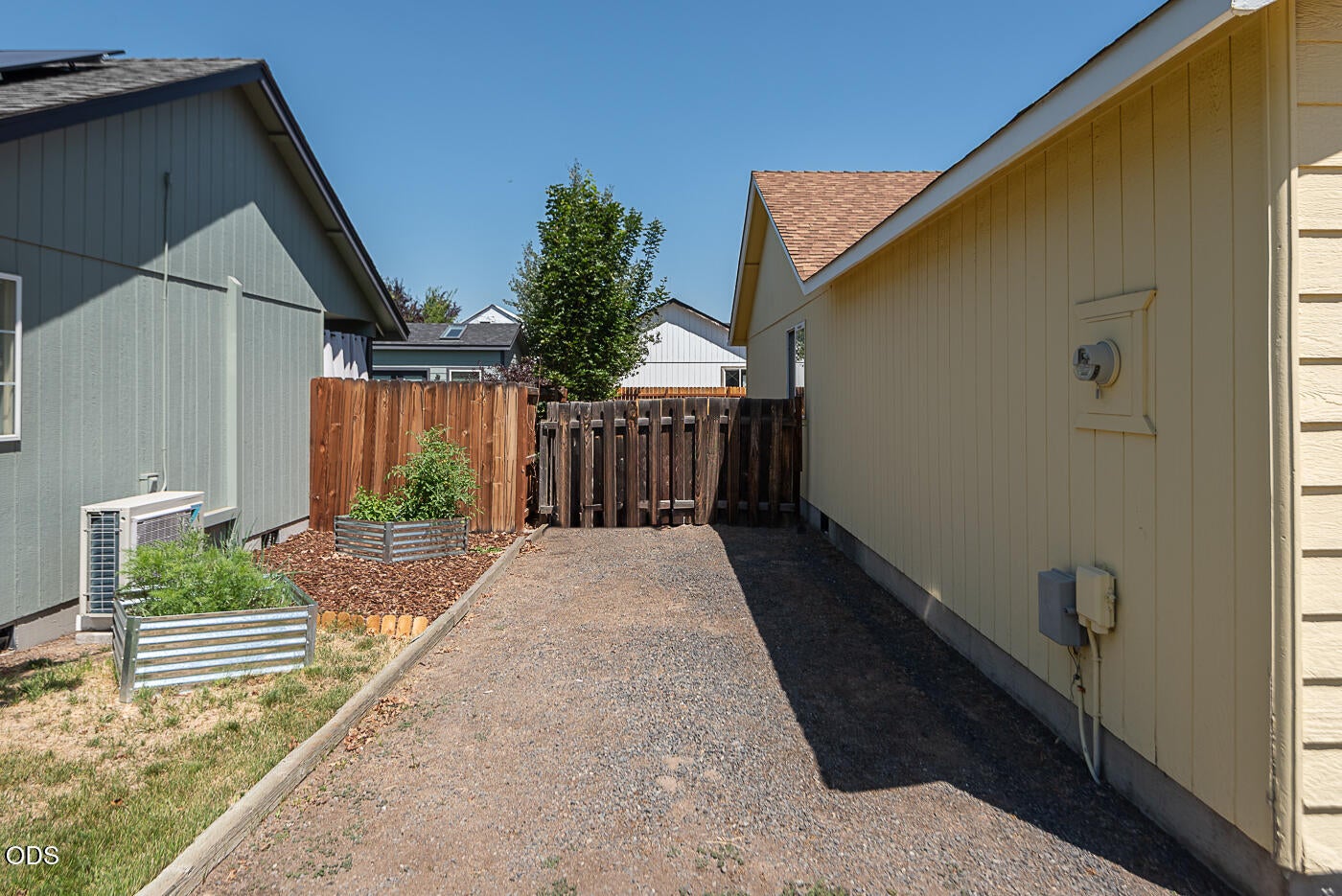 Photo of 2911 SW Reindeer Avenue 3 of 22