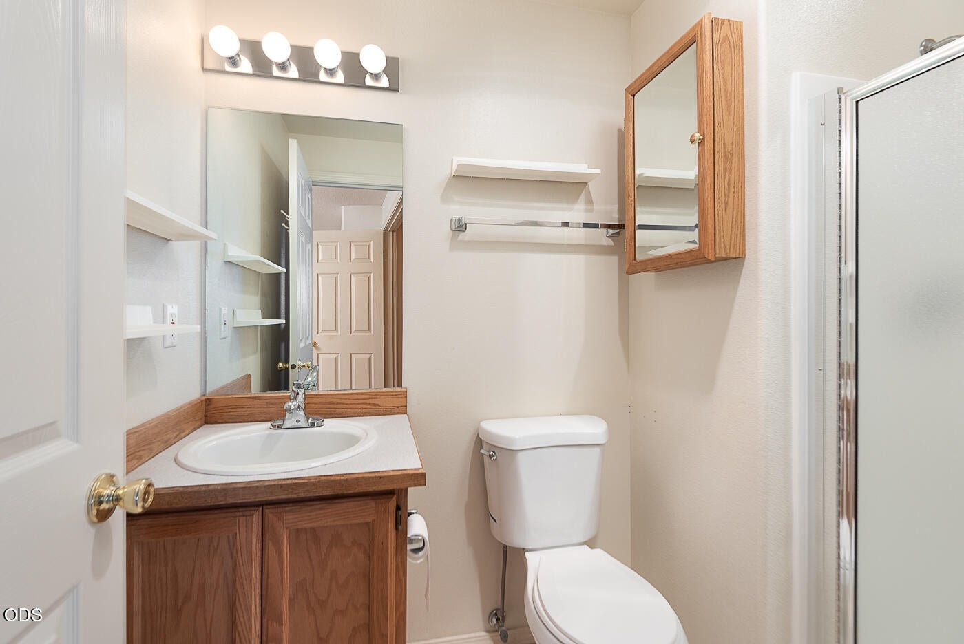 Photo of 2911 SW Reindeer Avenue 14 of 22