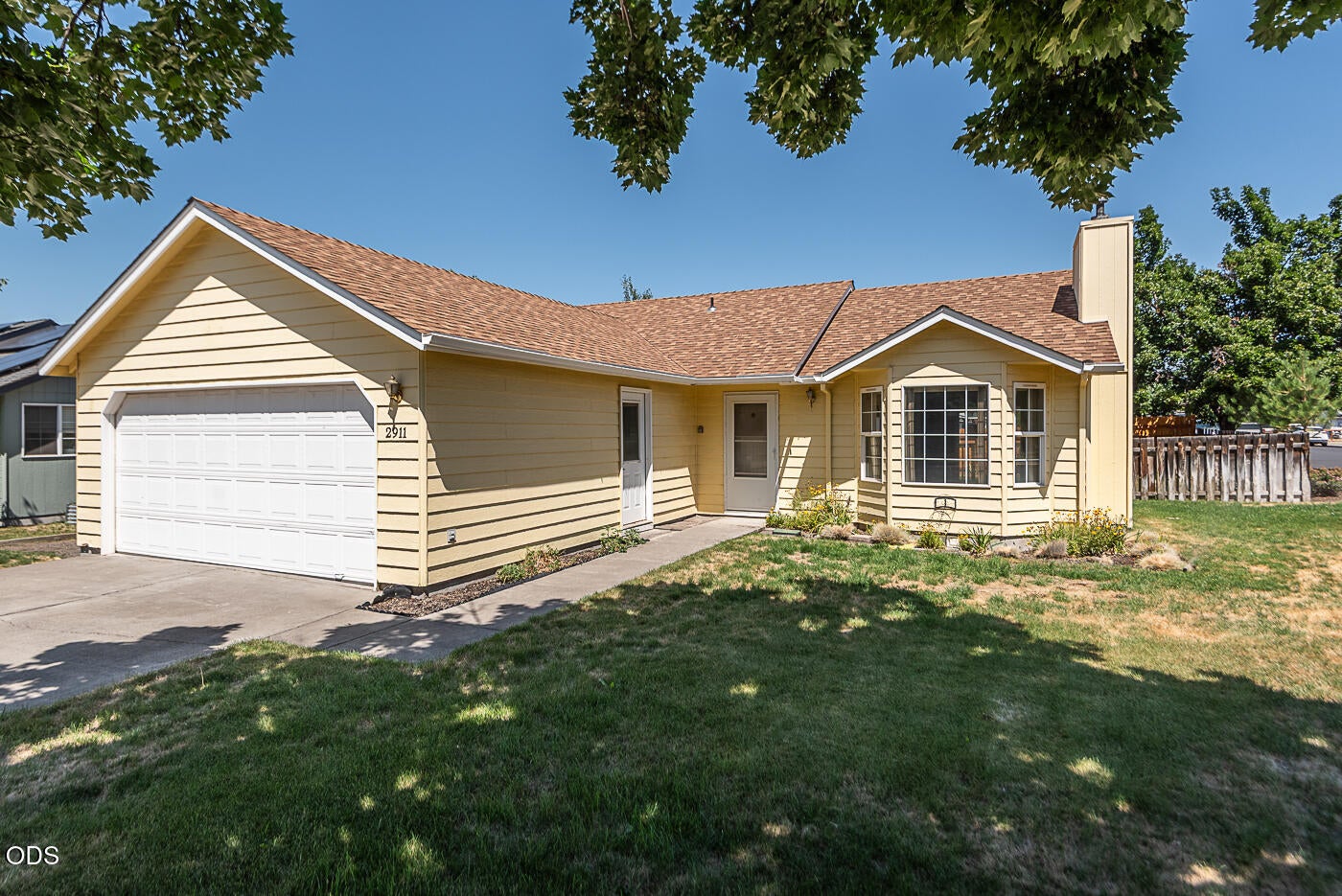 Photo of 2911 SW Reindeer Avenue 1 of 22