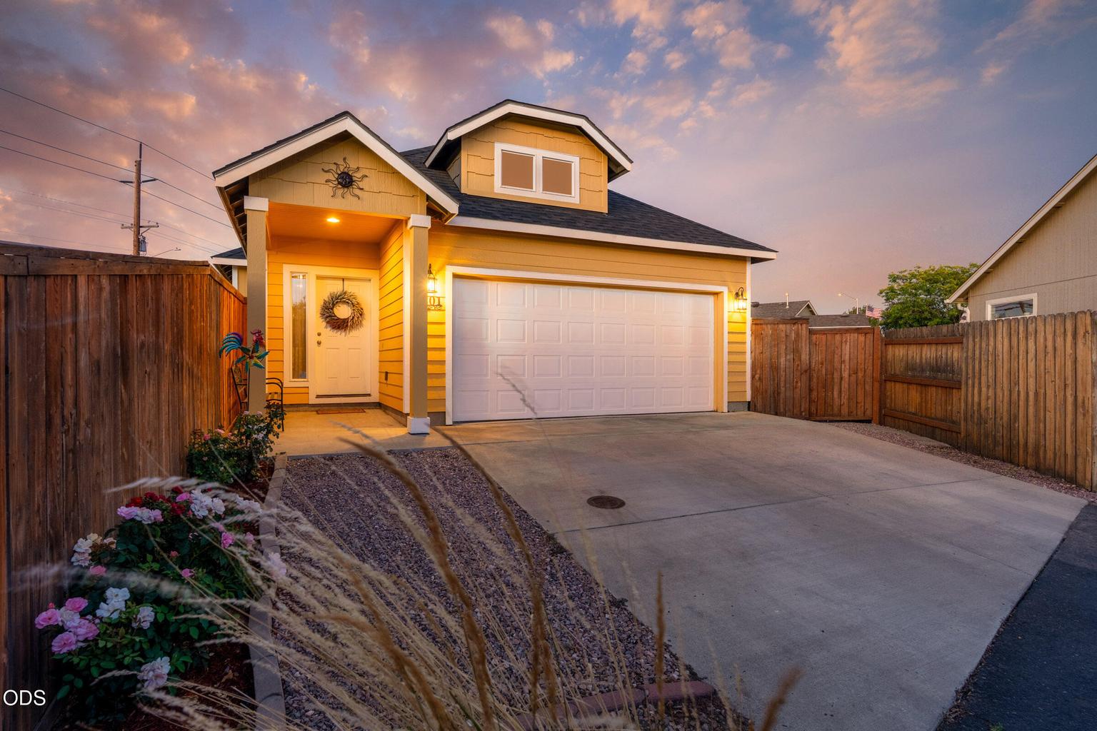 Photo of 3301 SW Antler Ridge Lane 2 of 37