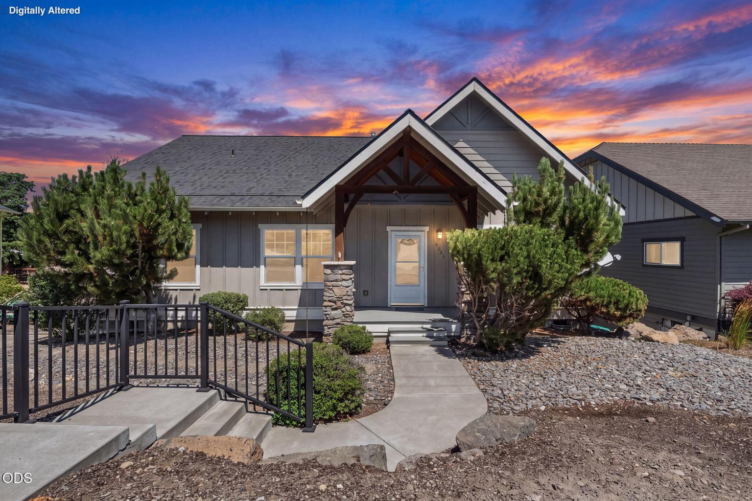 Photo of 3551 SW Salmon Court 1 of 23
