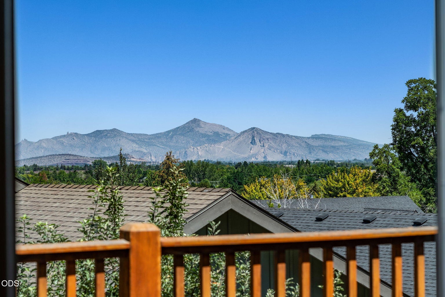 Photo of 3551 SW Salmon Court 3 of 23