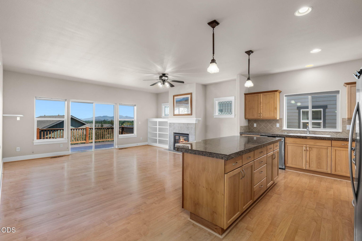 Photo of 3551 SW Salmon Court 6 of 23