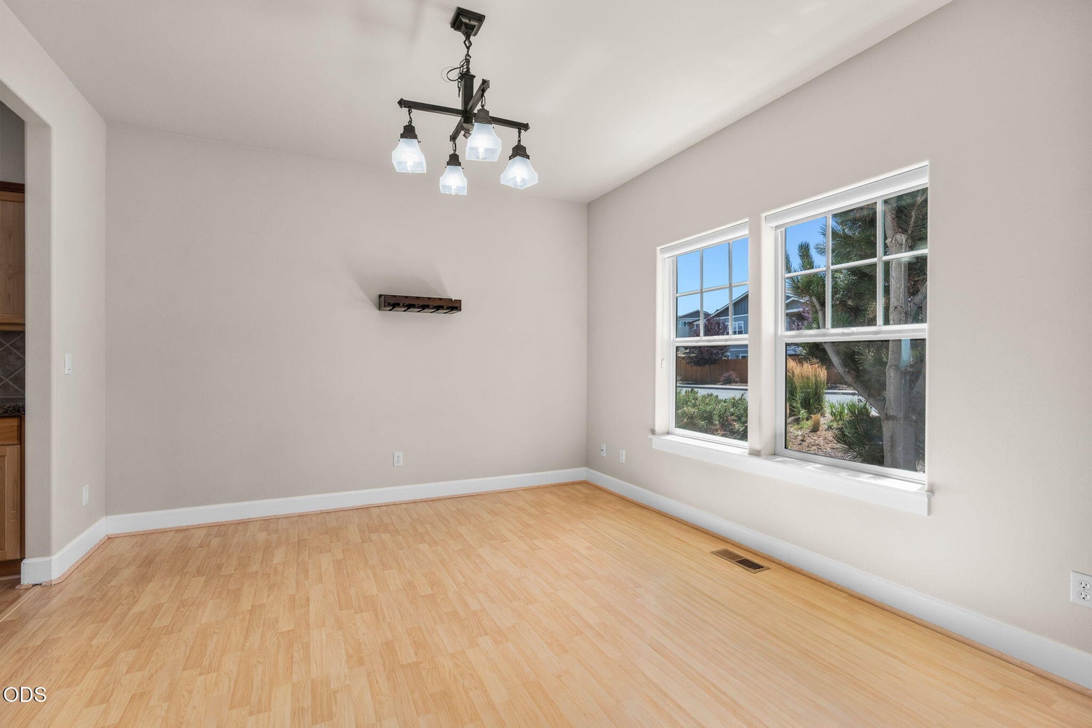 Formal dining off entry