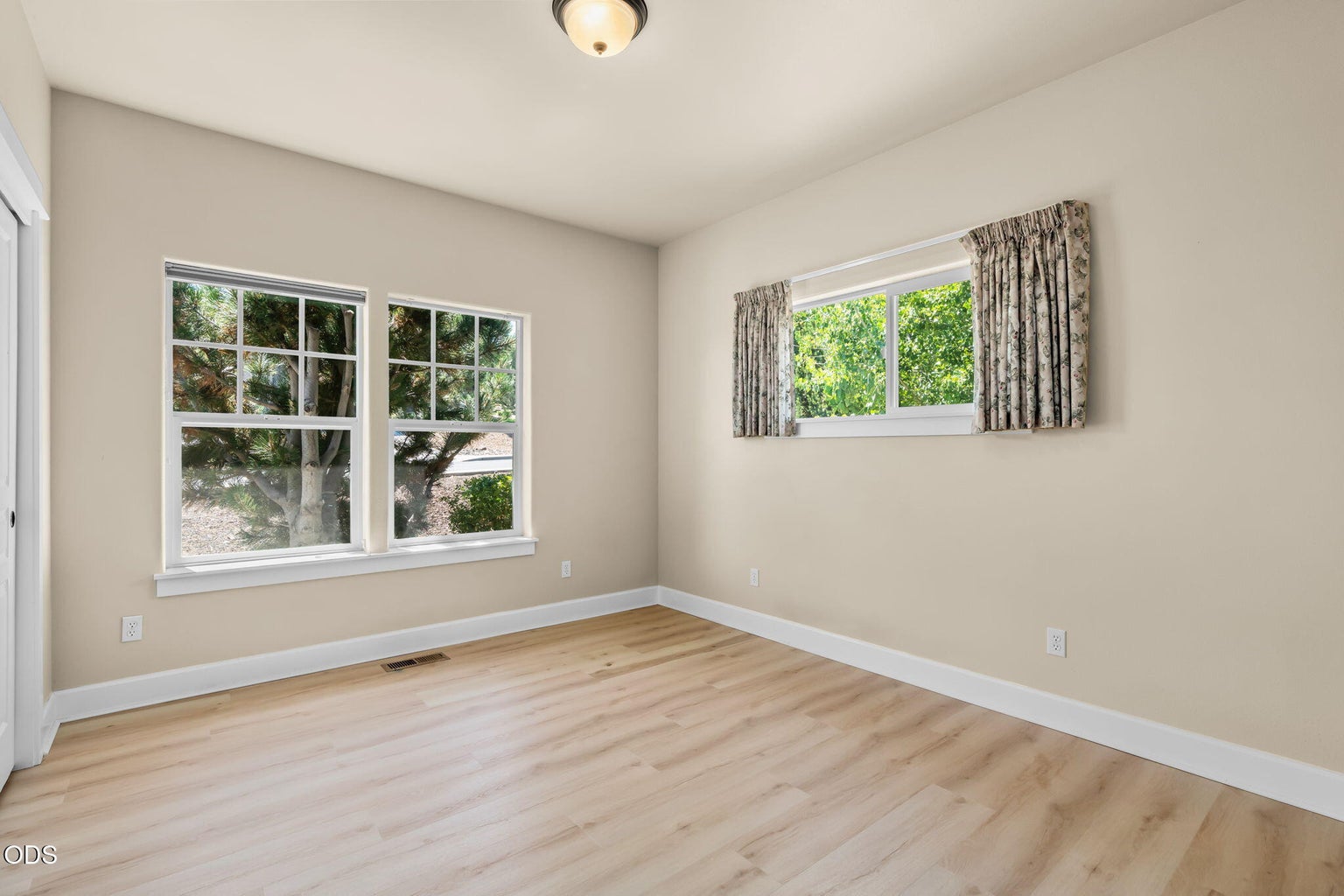Photo of 3551 SW Salmon Court 14 of 23