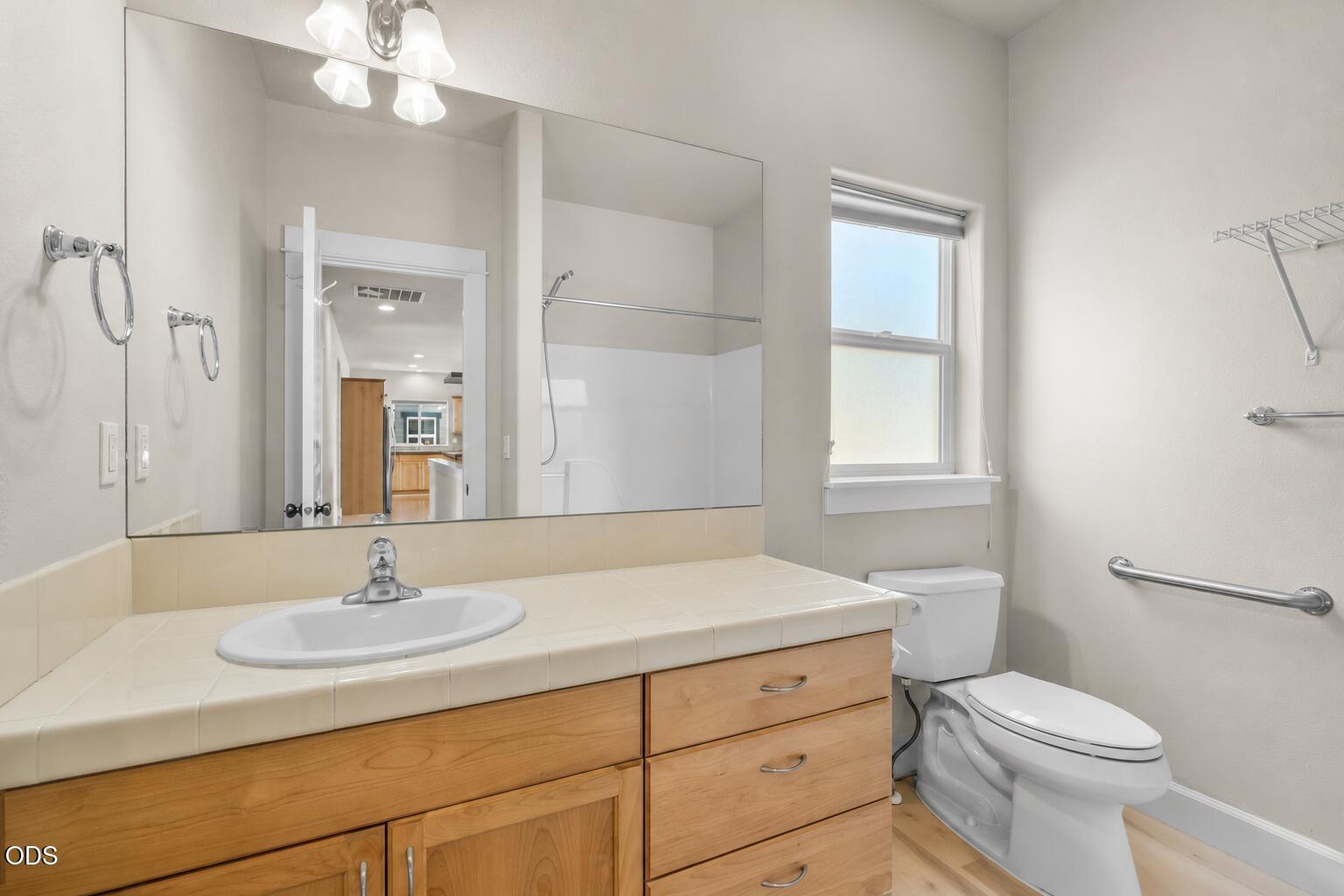 Photo of 3551 SW Salmon Court 16 of 23