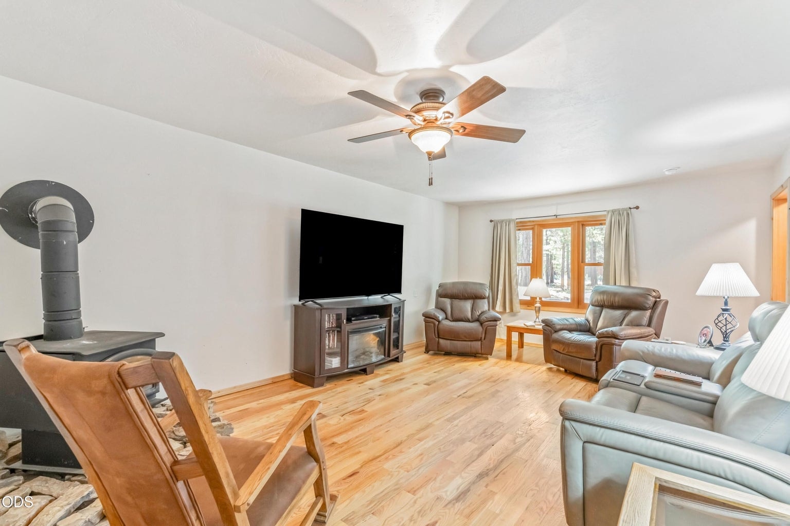 Photo of 16018 Park Drive 6 of 27