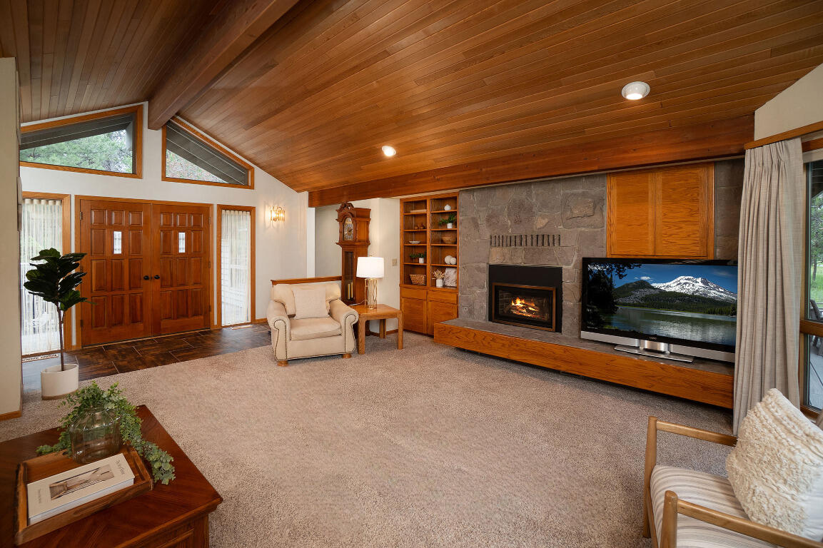 Photo of 57716 Vine Maple Lane 6 of 21
