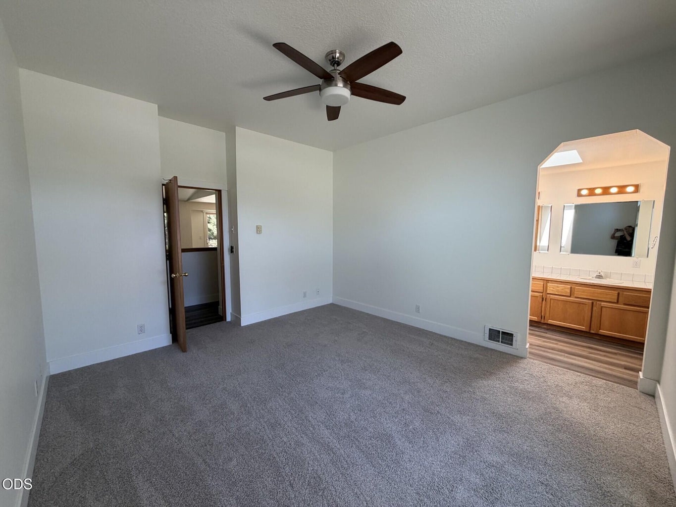 Photo of 1522 NE Locksley Drive 11 of 40