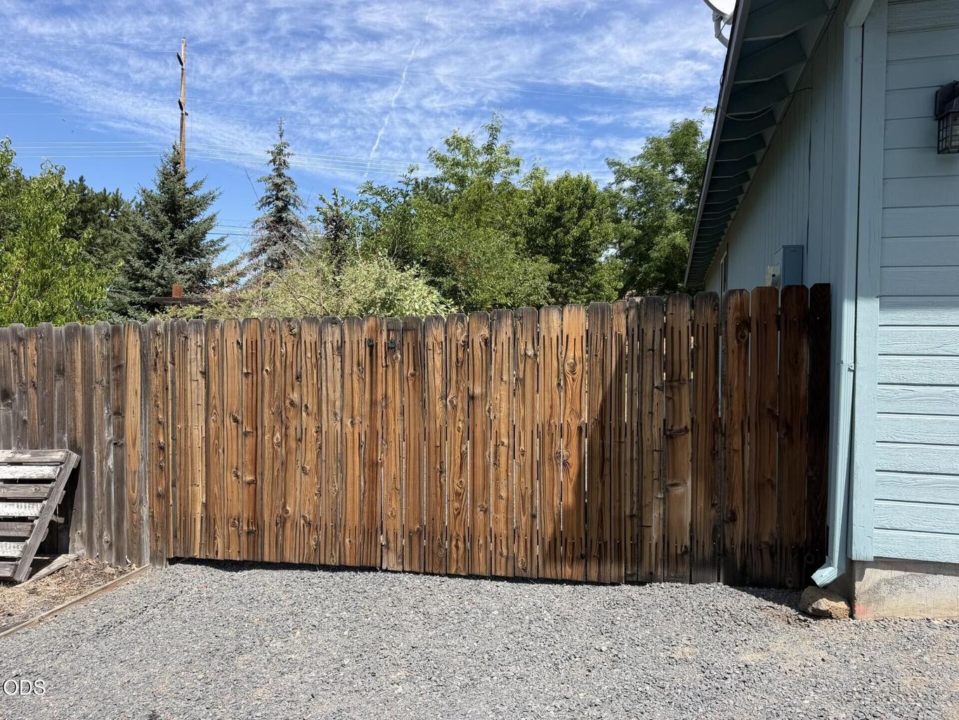 Photo of 1522 NE Locksley Drive 27 of 40