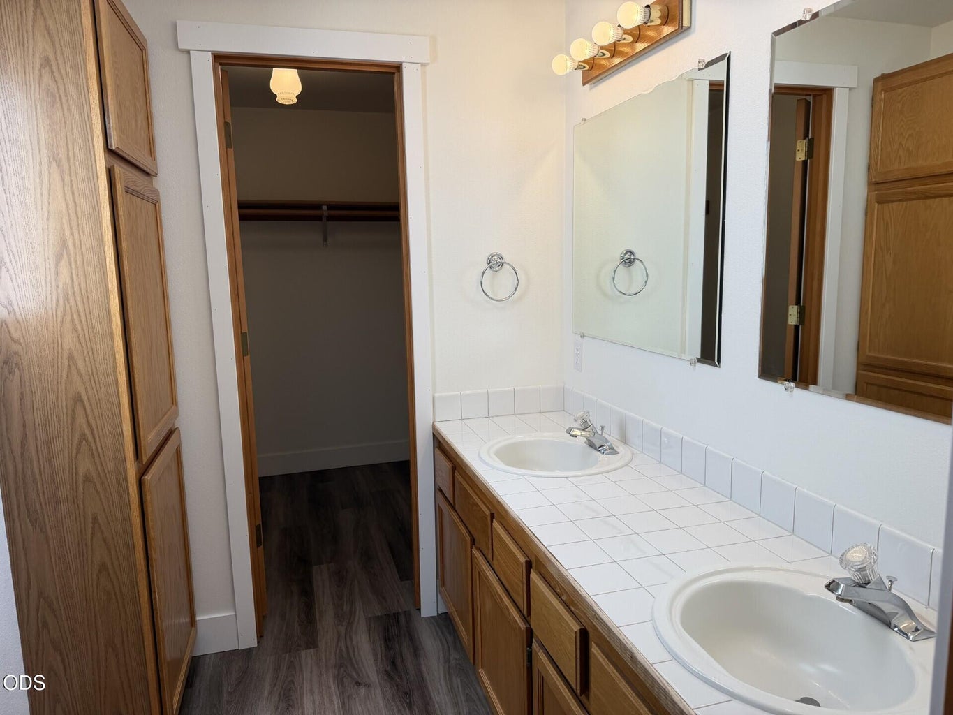Photo of 1522 NE Locksley Drive 12 of 40