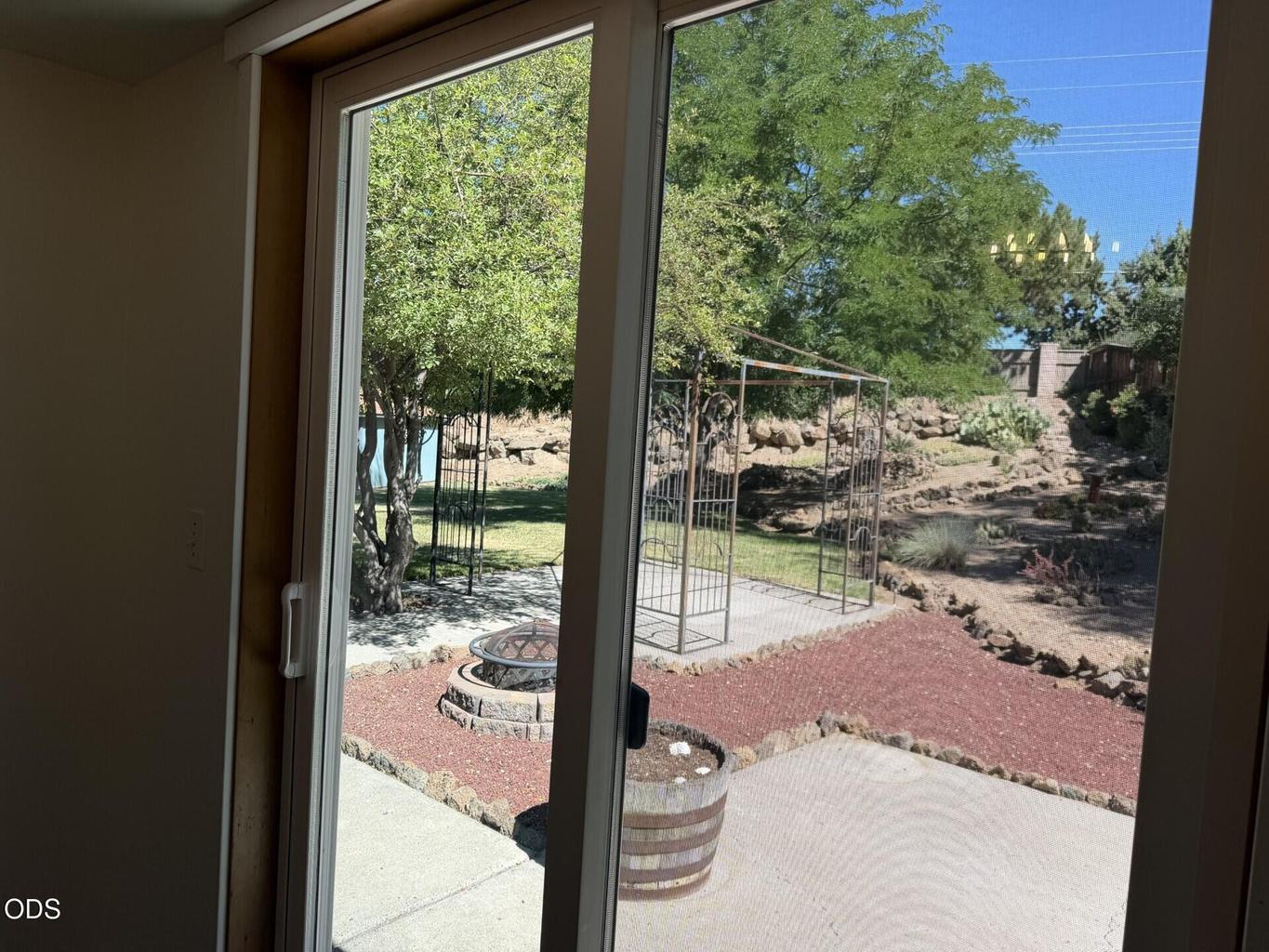 Photo of 1522 NE Locksley Drive 10 of 40