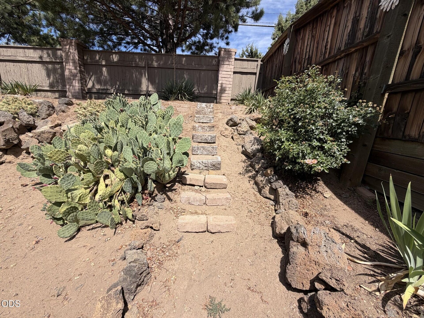 Photo of 1522 NE Locksley Drive 33 of 40