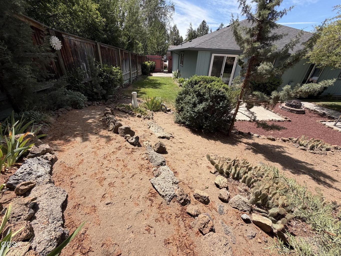 Photo of 1522 NE Locksley Drive 38 of 40