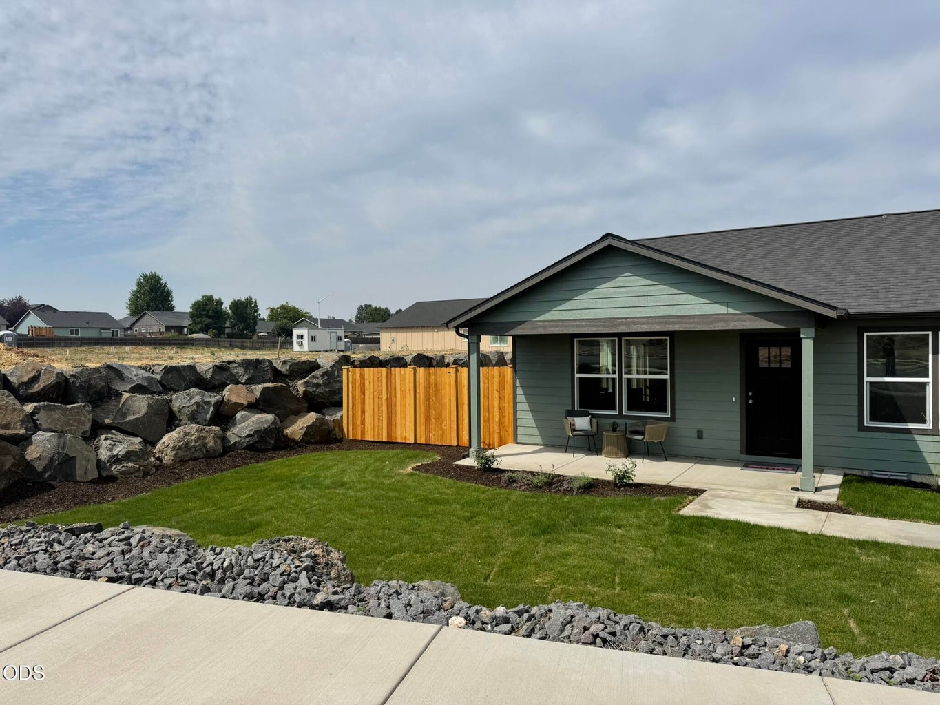 Photo of 651 NE Mitchell Street 6 of 27