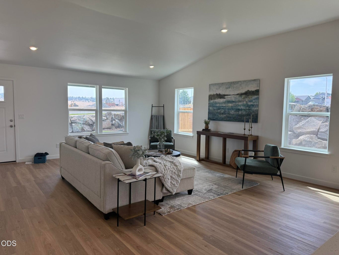 Photo of 651 NE Mitchell Street 7 of 27