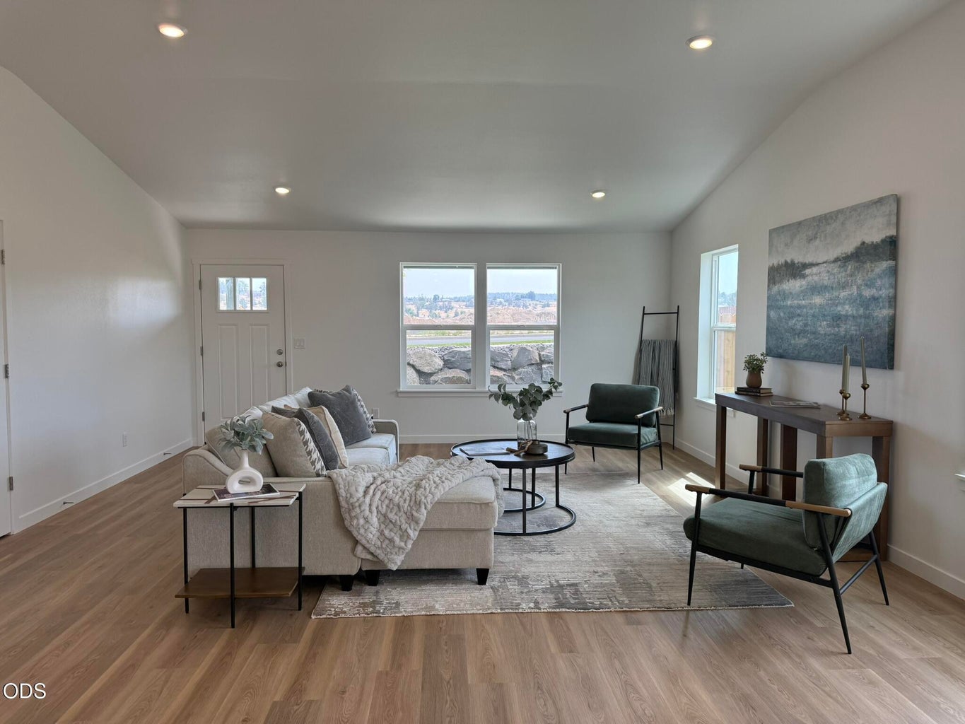 Photo of 651 NE Mitchell Street 8 of 27