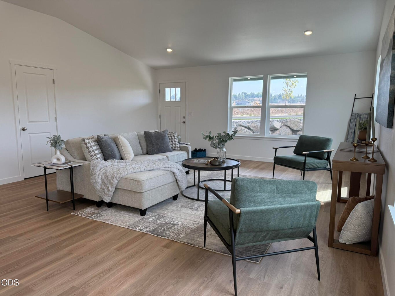 Photo of 651 NE Mitchell Street 9 of 27