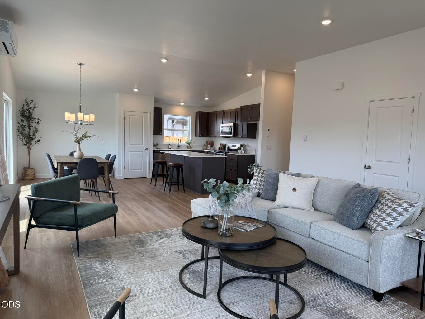 Photo of 651 NE Mitchell Street 10 of 27