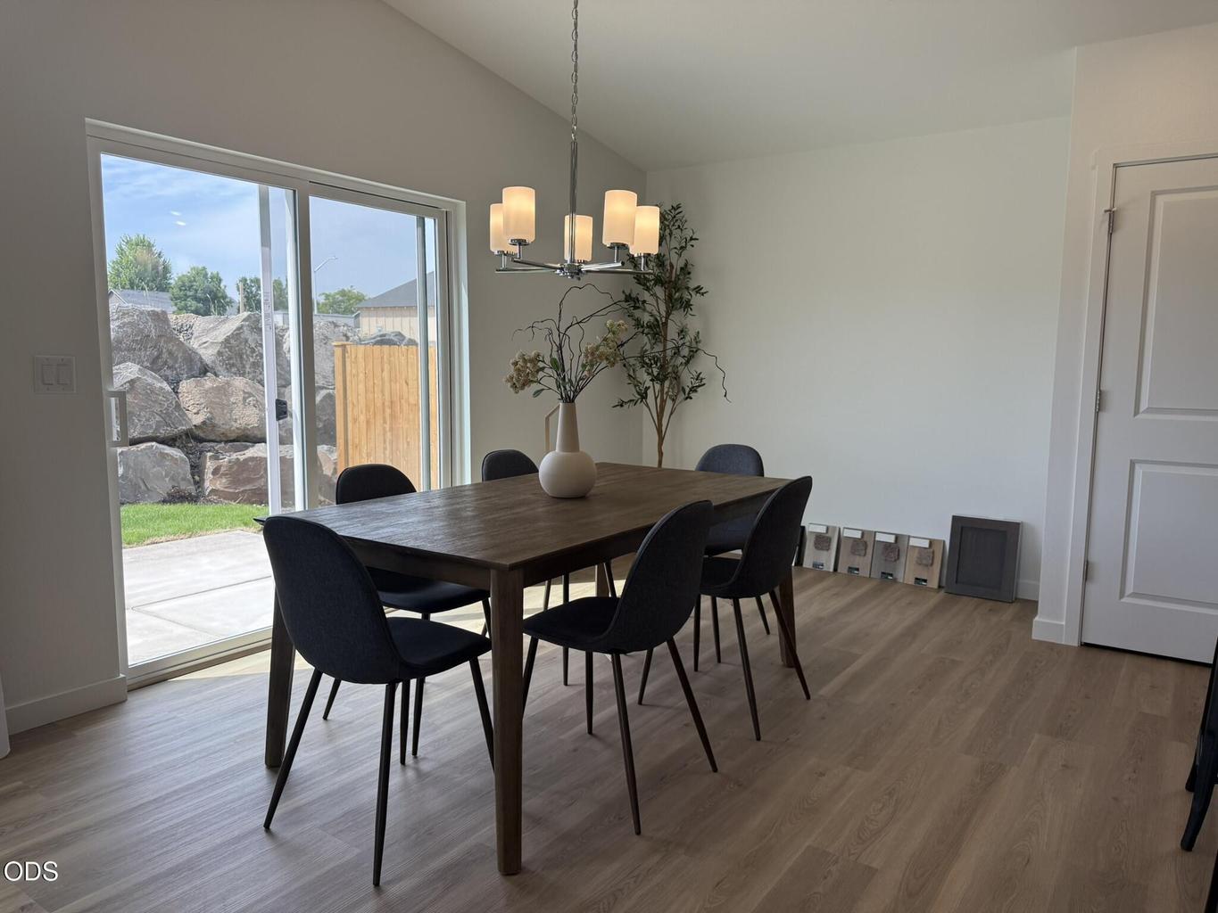 Photo of 651 NE Mitchell Street 11 of 27
