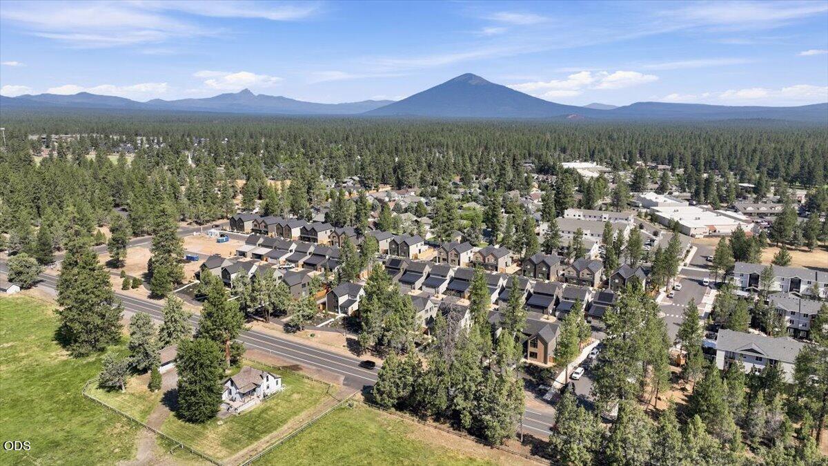 Photo of 1024 W McKenzie Highway 46 of 48