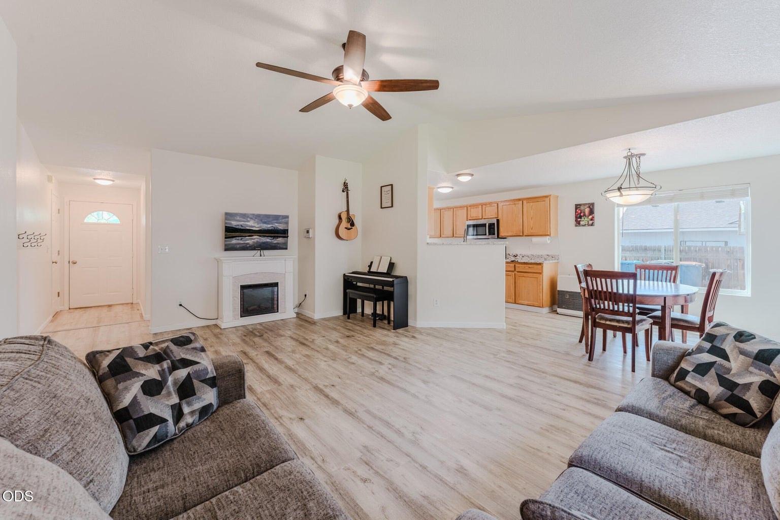 Photo of 2635 NE Yellowpine Road 3 of 48