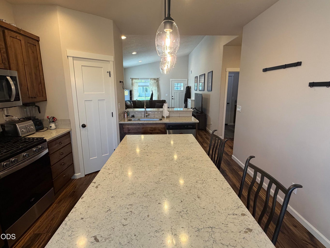 Photo of 2955 NW Hemlock Lane 9 of 33