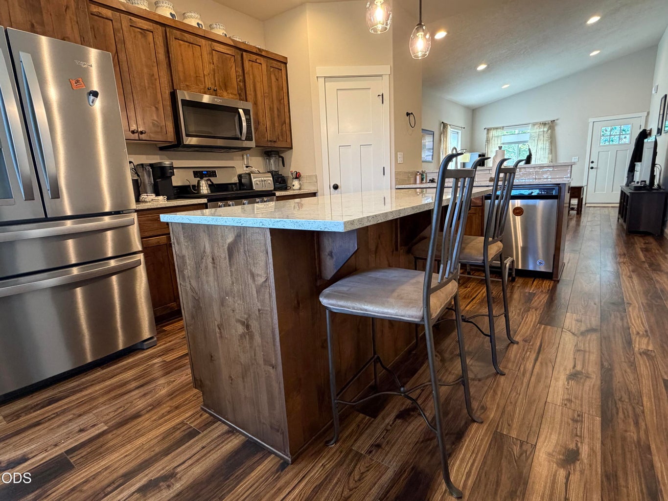 Photo of 2955 NW Hemlock Lane 10 of 33