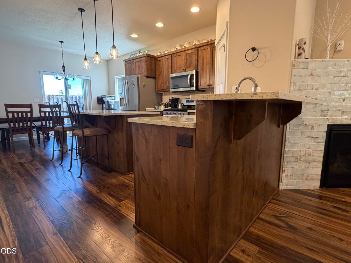 Photo of 2955 NW Hemlock Lane 14 of 33