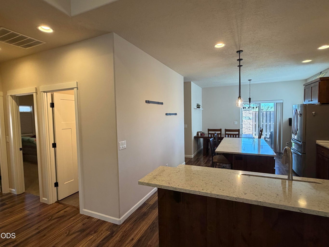 Photo of 2955 NW Hemlock Lane 16 of 33