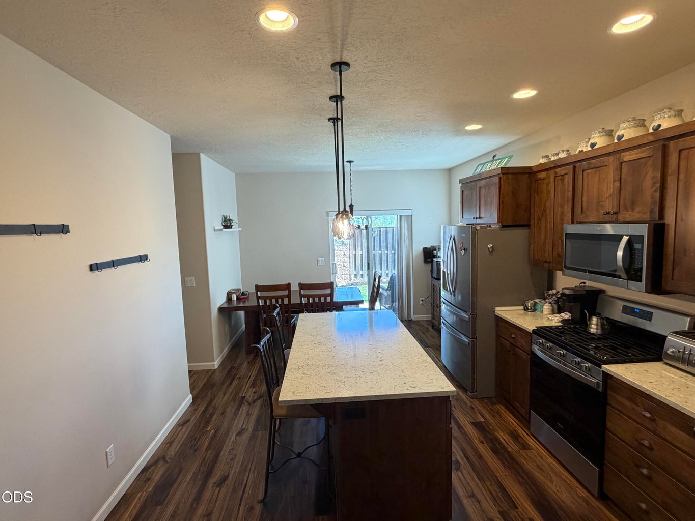 Photo of 2955 NW Hemlock Lane 17 of 33