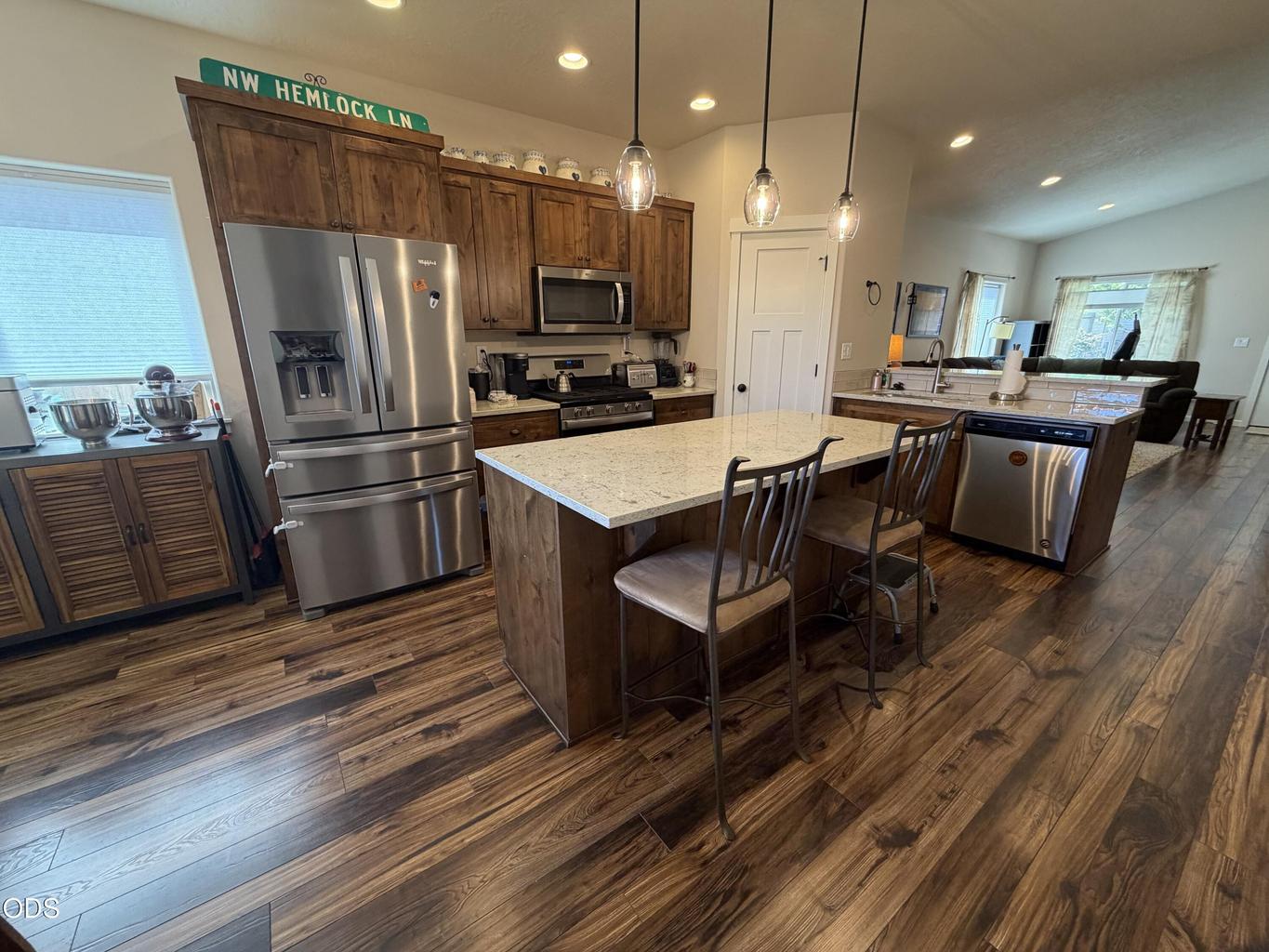 Photo of 2955 NW Hemlock Lane 19 of 33